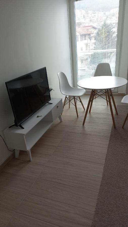Sunny apartment Skopje Bagian luar foto